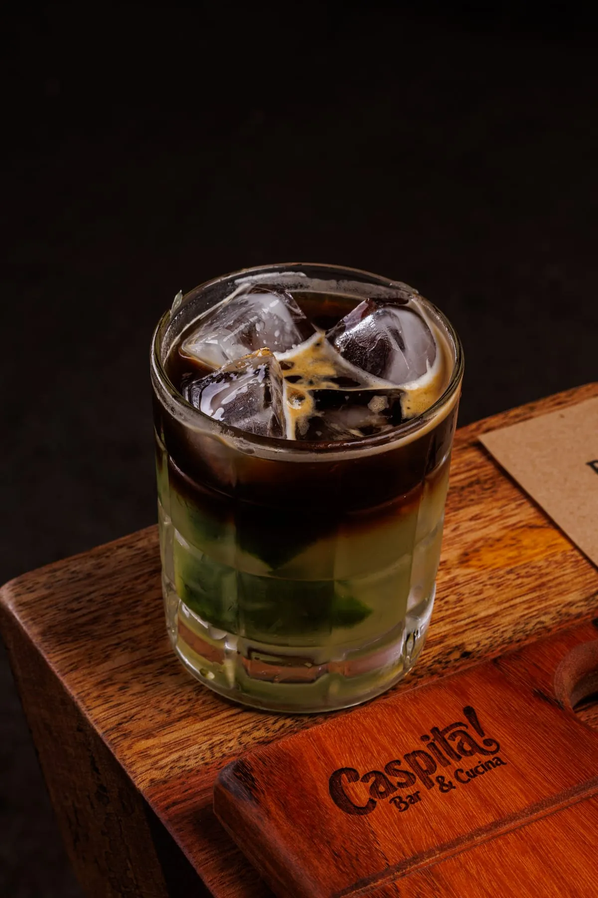 Espresso caipirinha, o café entrando no copo